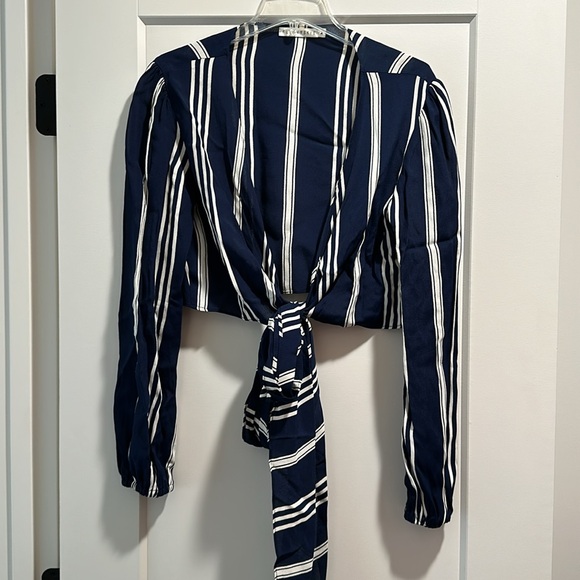 Flynn Skye cropped long sleeve blue and white blouse with dramatic tie front - Picture 3 of 9